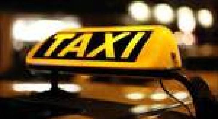 سائقة سيارة أجرة ترفض التقاعد.. رغم بلوغها التسعين