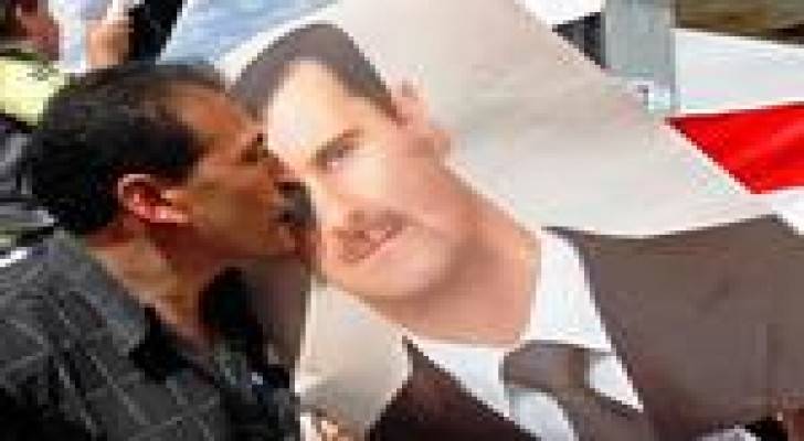 موالون للأسد يعتصمون امام سفارتهم في عمان