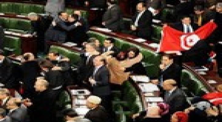 تونس : حكومة جديدة ، والوطني يصادق على الدستور