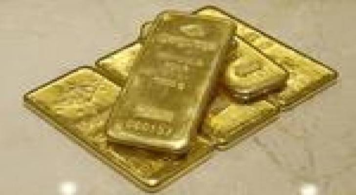 الذهب يتراجع عن أعلى مستوياته في ثلاثة أشهر ونصف