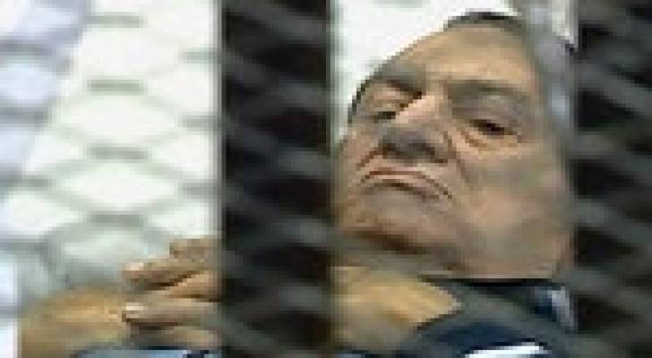 إسعاف مبارك إثر حالة إعياء خلال محاكمته