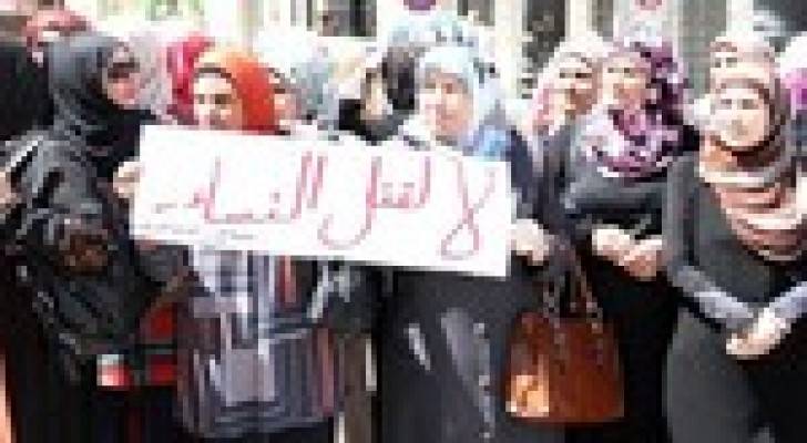 عشرات النساء يعتصمن أمام الرئاسة الفلسطينية للمطالبة بقوانين رادعة للقتلة
