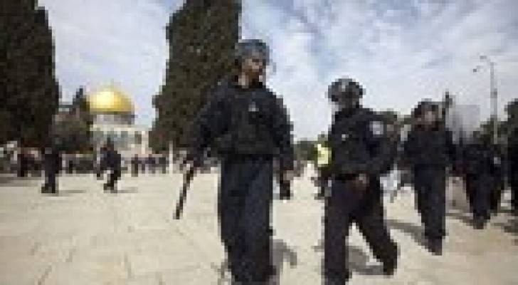 الاحتلال يهدم منشآت تجارية بالقدس ويعتقل 7 فلسطينيين في باحات المسجد الاقصى