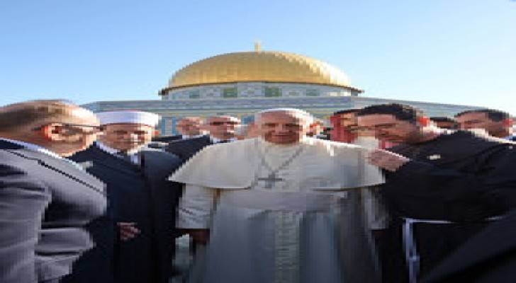 بابا الفاتيكان يزور المسجد الأقصى برفقة ممثل الملك..صور