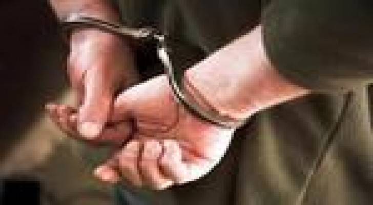 القبض على شخص يشتبه بارتكابه 33 سرقة في عمان