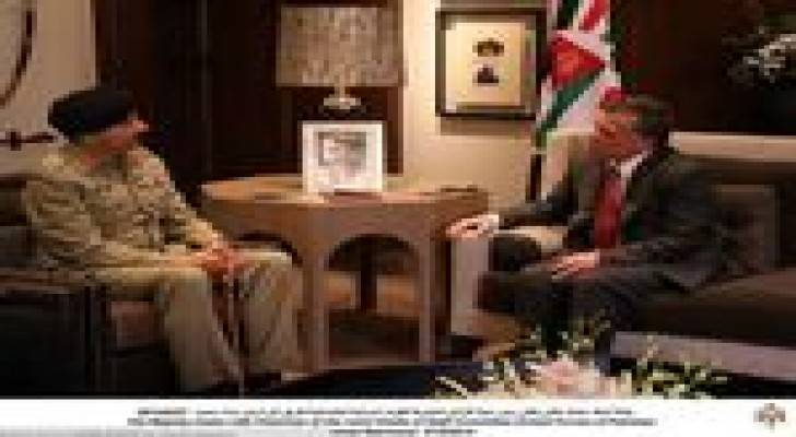 الملك يستقبل رئيس أركان الجيش الباكستاني .. صور