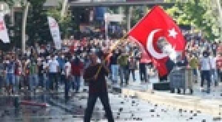 الشرطة التركية تفرق محتجين في ذكرى أحداث " تقسيم "
