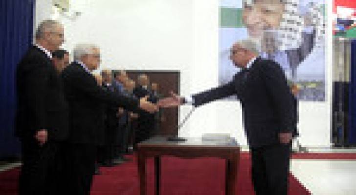 حكومة  التوافق الوطني  تؤدي اليمين الدستورية أمام الرئيس الفلسطيني  في رام الله