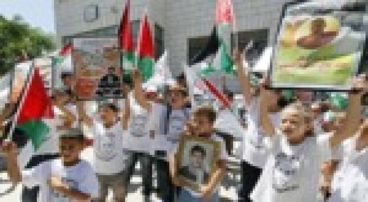 اعتصام للأطفال تضامنا مع الأسرى في رام الله