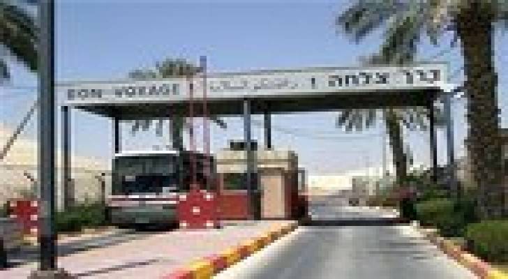 الاحتلال يمنع اهالي الخليل دون الـ50 عاما من السفر إلى الأردن