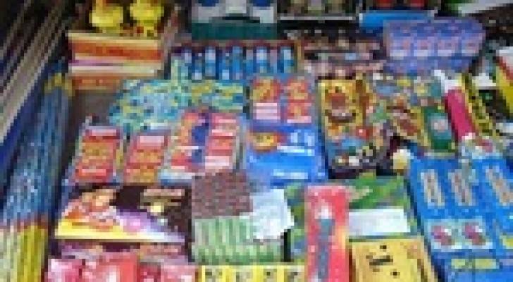 الجمارك تحبط محاولة تهريب العاب نارية