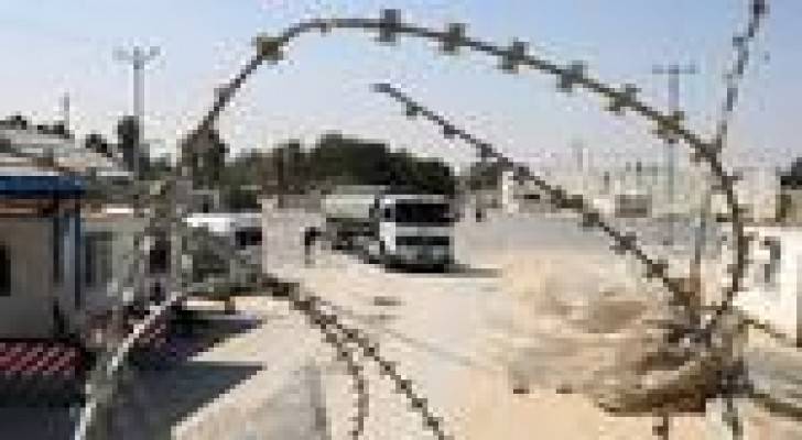 الاحتلال يغلق معبر كرم ابو سالم التجاري مع قطاع غزة