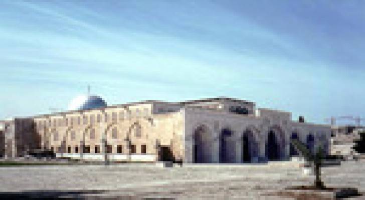 الحكومة تدين اقتحام شرطة الاحتلال لمسجد الاقصى