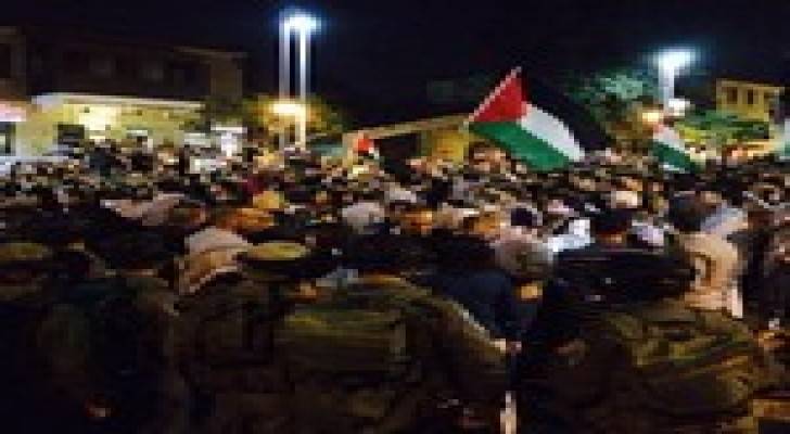 مظاهرة في حيفا تندد بالهجوم على غزة وأخرى في تل ابيب تهتف "الموت للعرب"
