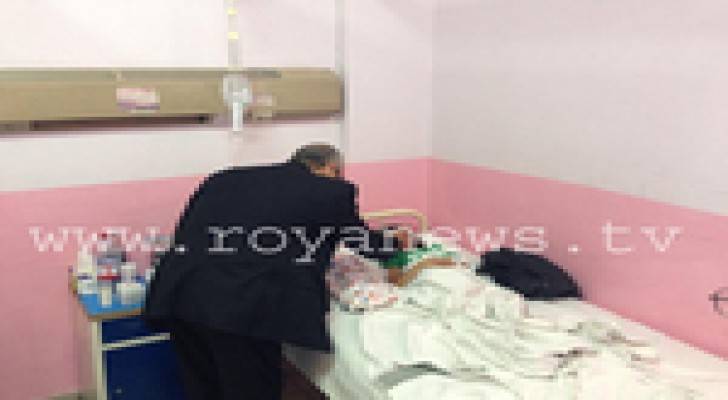 وزير الصحة يوزع هدايا للأطفال في مستشفى البشير .. صور