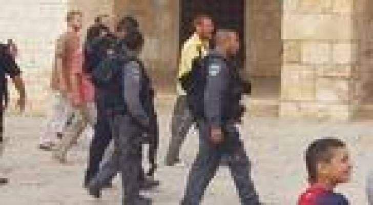 اصابة 5 من شرطة الاحتلال  إثر مواجهات مع فلسطينيين بالأقصى