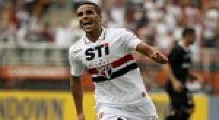 ساو باولو: برشلونة يريد دوجلاس ليخلف ألفيس