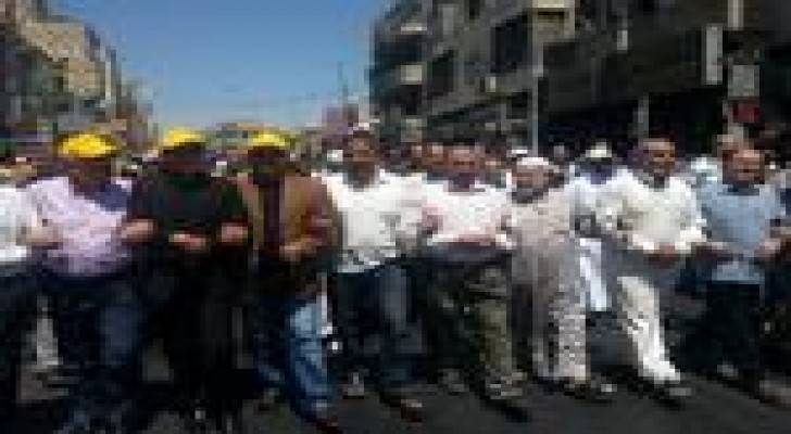الآلاف في وسط عمان يهتفون "غزة منا ولن نخذلها"..صور