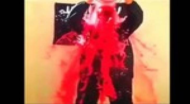 داعشي يتحدي "دلو الثلج" بدم بارد .. فيديو