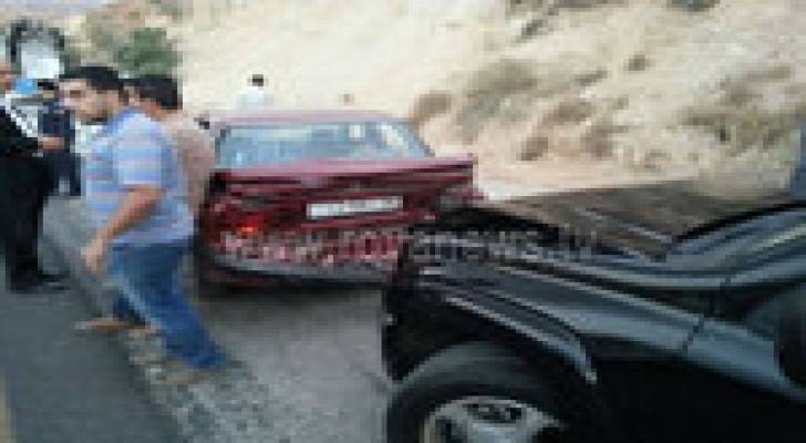 3 اصابات اثر حادث تصادم على طريق عمان-اربد.. صور