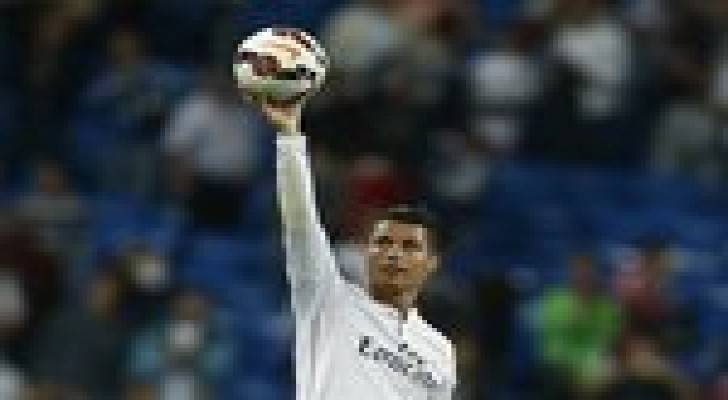 رونالدو يبدأ في اختيار أفضل 11 لاعبا بالعالم