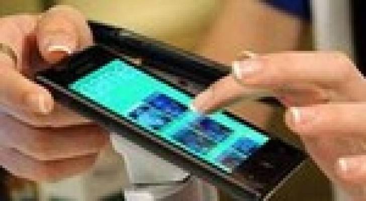 دراسة: مستخدمو الهواتف المحمولة يتفقدونها أكثر من 1,500 مرة فى اليوم