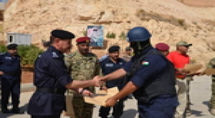 تخريج "دورة المداهمة والاعتقالات الخاصة بمرتبات ادارة مكافحة المخدرات"