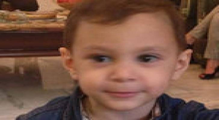 بالصور : وفاة طفل في ظروف غامضة بالبحر الميت .. وعائلته تتهم فندق بتسميمه