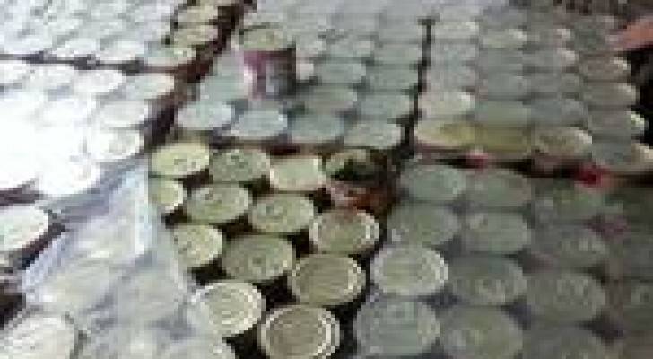 بالصور : ضبط 67 طن من المواد الغذائية الفاسدة في عمان
