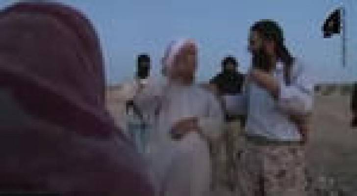 فيديو يظهر " داعش " يرجم امرأة بتهمة الزنا في سورية