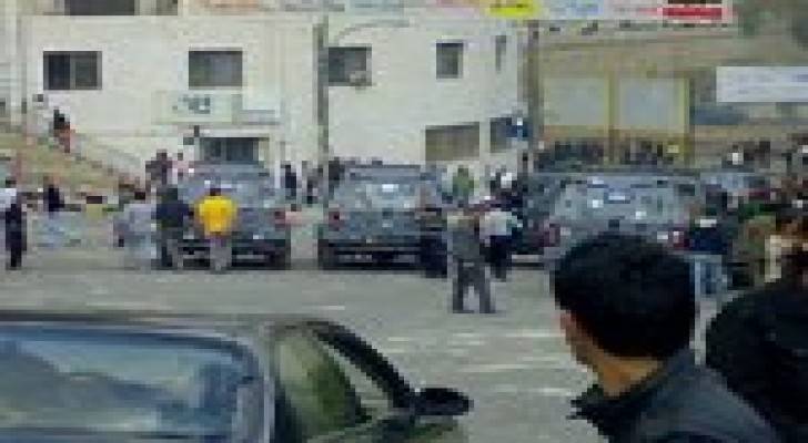 اصابة طالب بعيار ناري امام بوابة جامعة البلقاء في السلط
