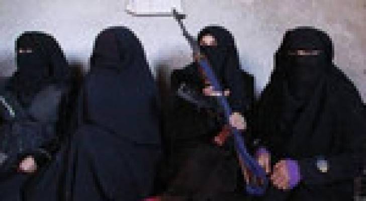 ألمانيا ترحل 3 أميركيات يشتبه بتوجههن للقتال بسوريا