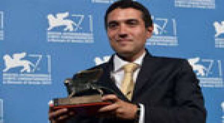 الاردني ناجي أبو نوار  يتسلم جائزة "فارايتي" لأفضل مخرج بالشرق الأوسط.