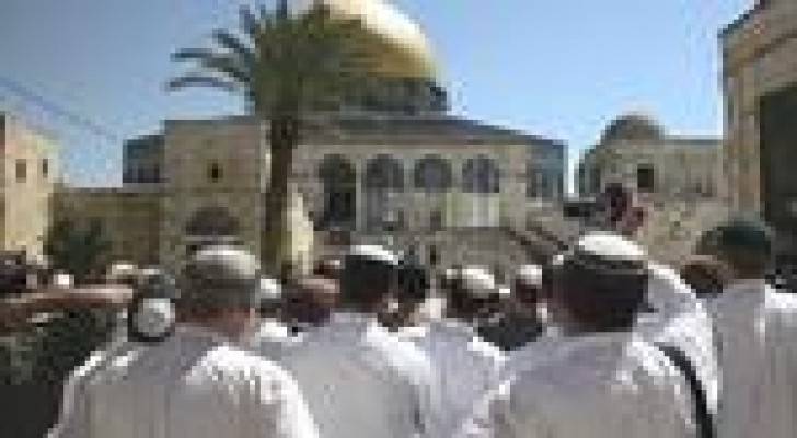 10 مستوطنين يقتحمون ساحات المسجد الأقصى
