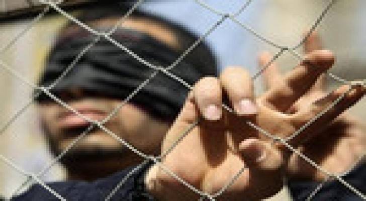 محكمتان مصريتان تقضيان بسجن 69 من أنصار مرسي مدد بين عام و25 عاما