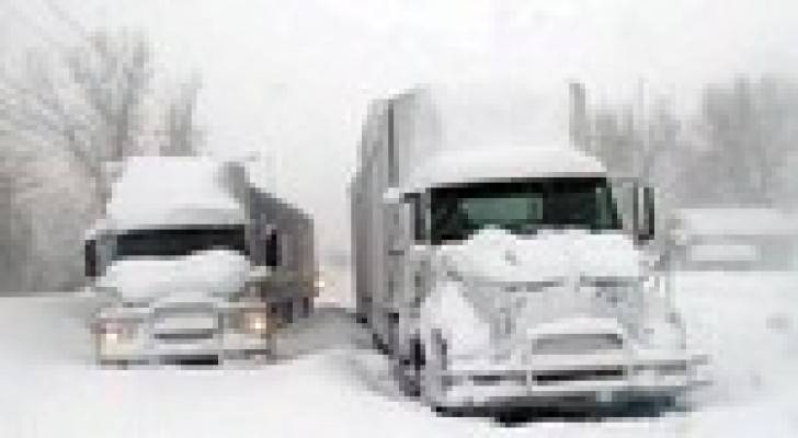 وفاة 7 أشخاص إثرعاصفة ثلجية اجتاحت شمال أمريكا .. صور