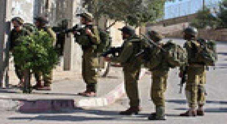 الاحتلال يعتقل 9 فلسطينيين بالضفة الغربية