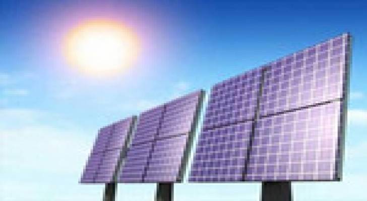 الطاقة والمعادن تمنح رخصتي توليد كهرباء باستخدام الخلايا الشمسية