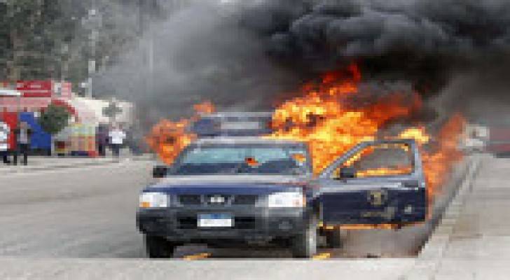 احتراق سيارة شرطة بمحيط السفارة البريطانية بالقاهرة