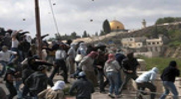 مواجهات بين فلسطينيين وشرطة الاحتلال بالقدس وإصابة ضابط
