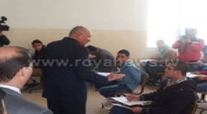 بدء أولى جلسات إمتحان التوجيهي.. تفاصيل وصور