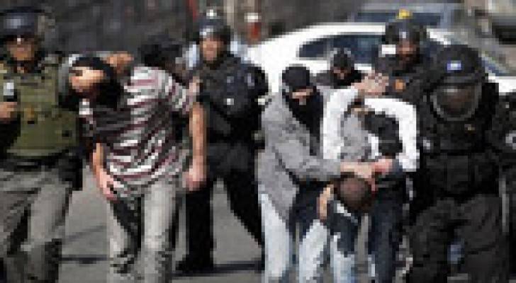 إصابات خلال مواجهات في الخليل والاحتلال يعتقل 10 فلسطينيين بالضفة الغربية