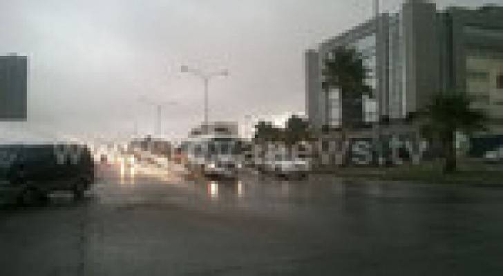 الأمطار تتساقط على العاصمة عمان .. صور