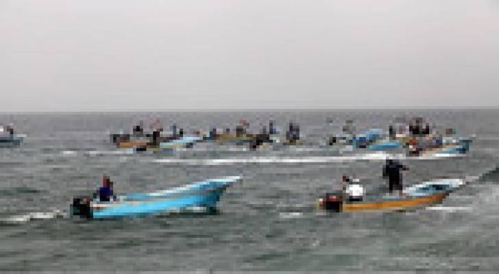 زوارق إسرائيلية تفتح نيرانها تجاه قوارب صيد في غزة