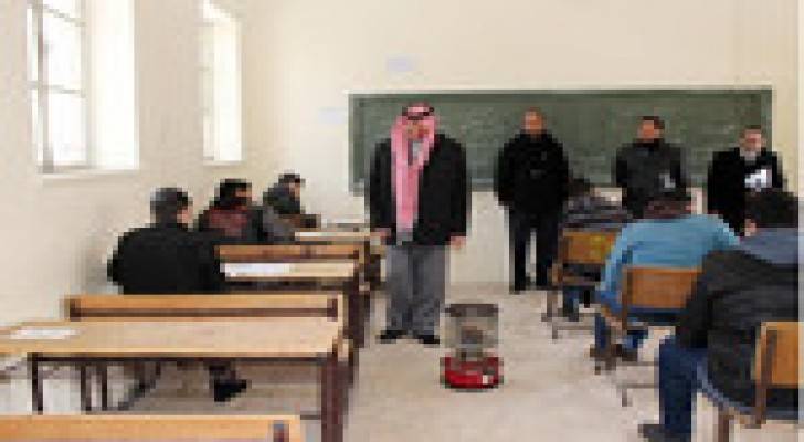 الذنيبات يتفقد عددا من قاعات امتحان الثانوية العامة بمنطقة صويلح