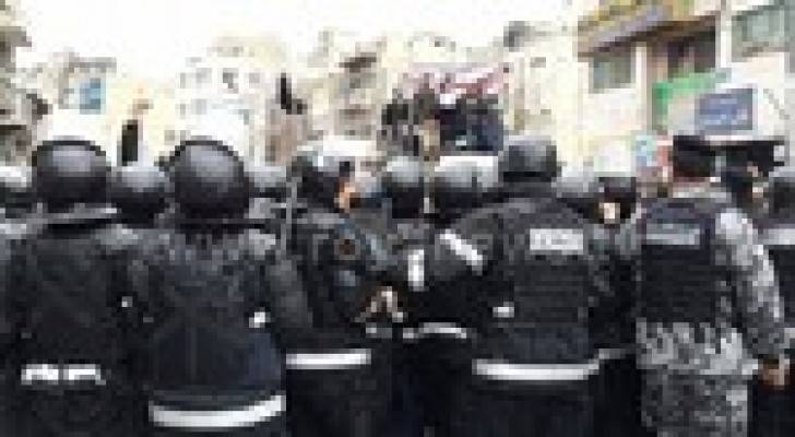 مناوشات بين الدرك ومتظاهرين حاولوا الوصول الى السفارة الفرنسية.. صوروفيديو