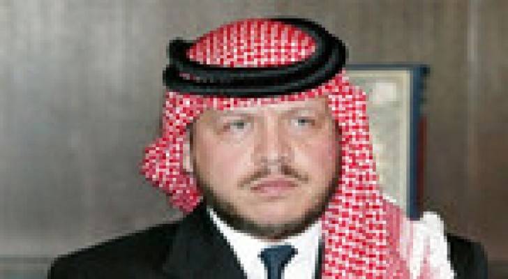 الملك يقدم واجب العزاء بوفاة خادم الحرمين الشريفين