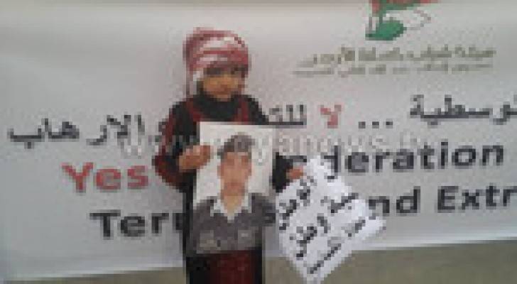 وقفة صمت وشموع أمام السفارة اليابانية  ..صور