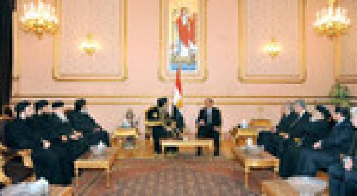 السيسي يقدم العزاء للبابا تواضروس بالكاتدرائية