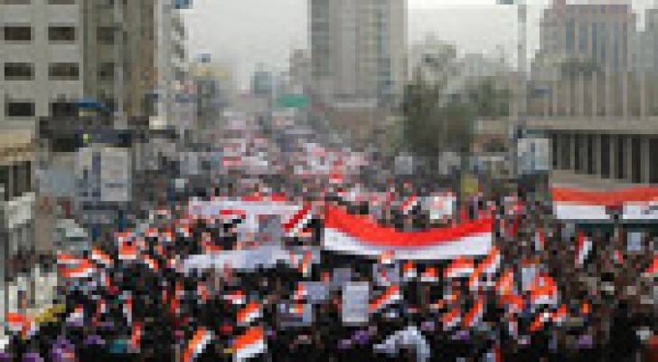 اليمن:حشود كبيرة تشارك في مسيرة مؤيدة لشرعية هادي